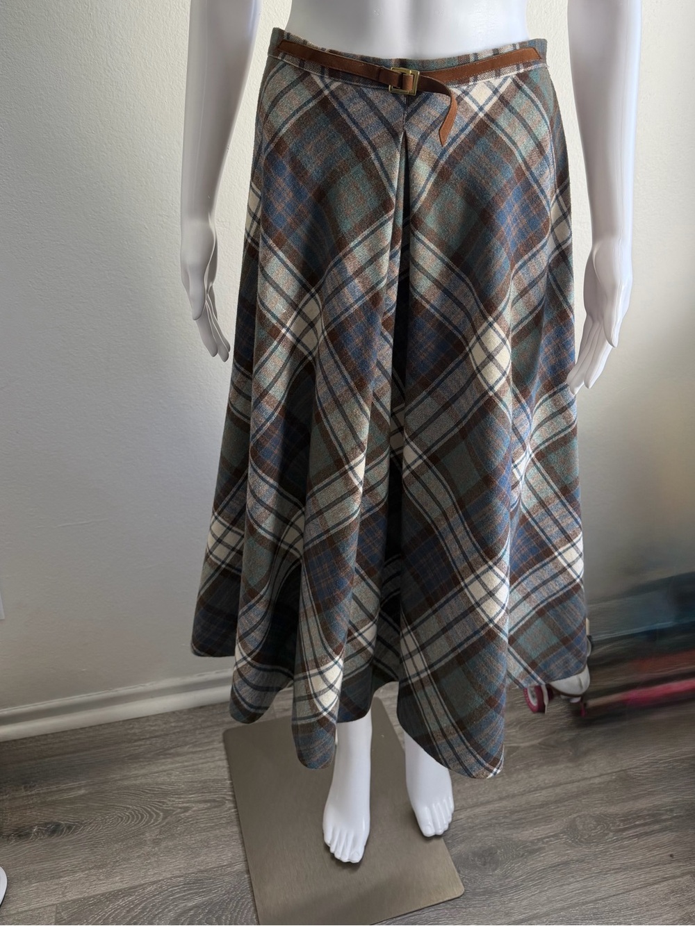 A-Line Vintage Plaid Midi Skirt in Gray with Green Accent